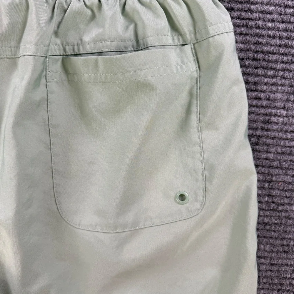 Nike Sportswear Woven‎ Flow Shorts Mens Medium Sage Green AR2382-386 Mesh Lined